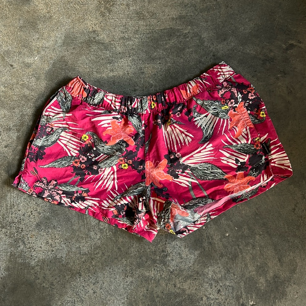 ❤️🩷 EUC Patagonia Barely Baggies Shorts Size M 🩷❤️